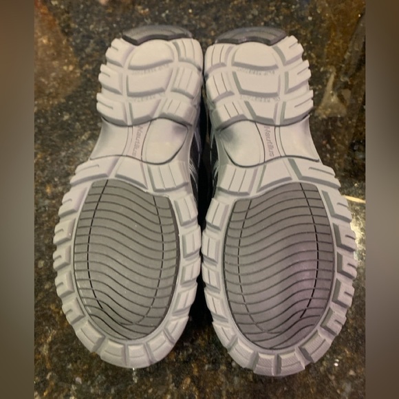 NIB Men’s Nautilus Work Shoe, size 8, black, composite toe. - Picture 4 of 5